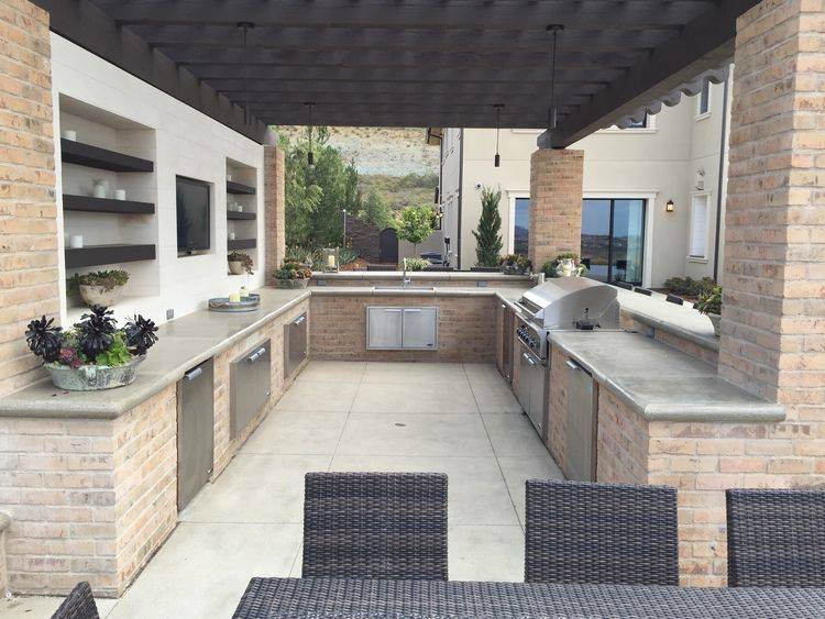 dapur menyatu dengan taman belakang minimalis